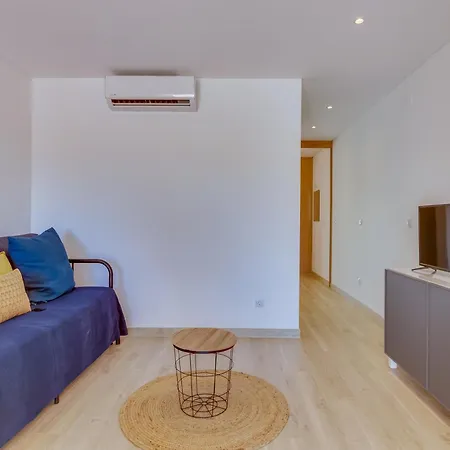 Side - 1bdr Retreat With Bbq & Patio Quarteira