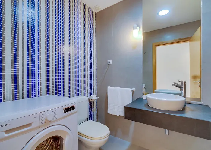 Villa Side - 1bdr Retreat With Bbq & Patio Quarteira