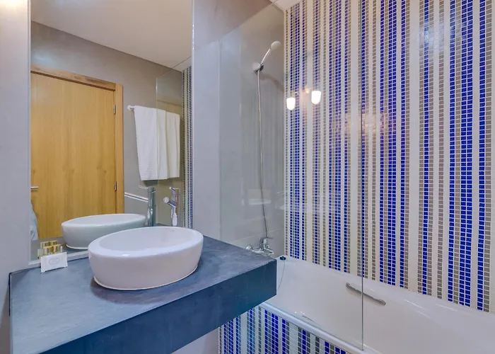 Side - 1bdr Retreat With Bbq & Patio Quarteira