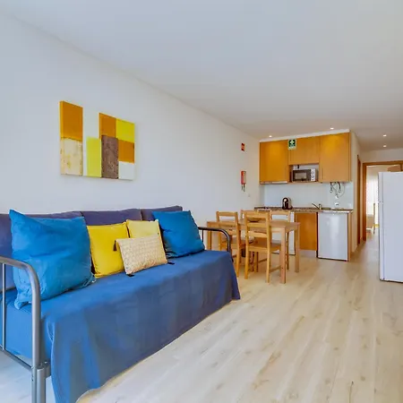 Side - 1bdr Retreat With Bbq & Patio Quarteira
